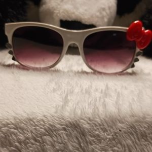 Woman's Hello Kitty Style Sunglasses